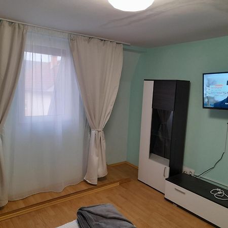 Garsoniera Sic Zona Terapia Zona Linistita La Casa Cu Parcare Cluj-Napoca Exterior foto