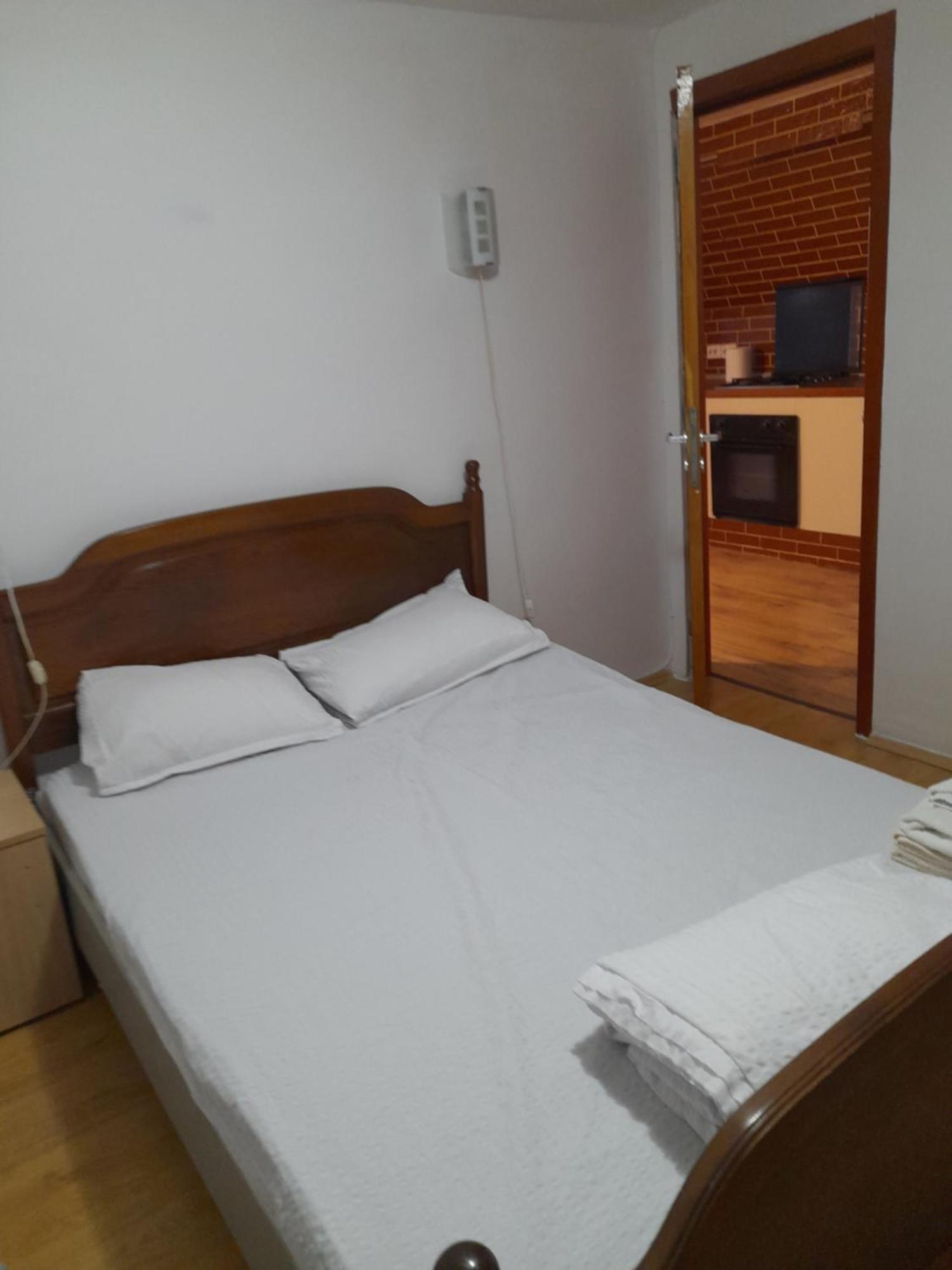 Garsoniera Sic Zona Terapia Zona Linistita La Casa Cu Parcare Cluj-Napoca Exterior foto