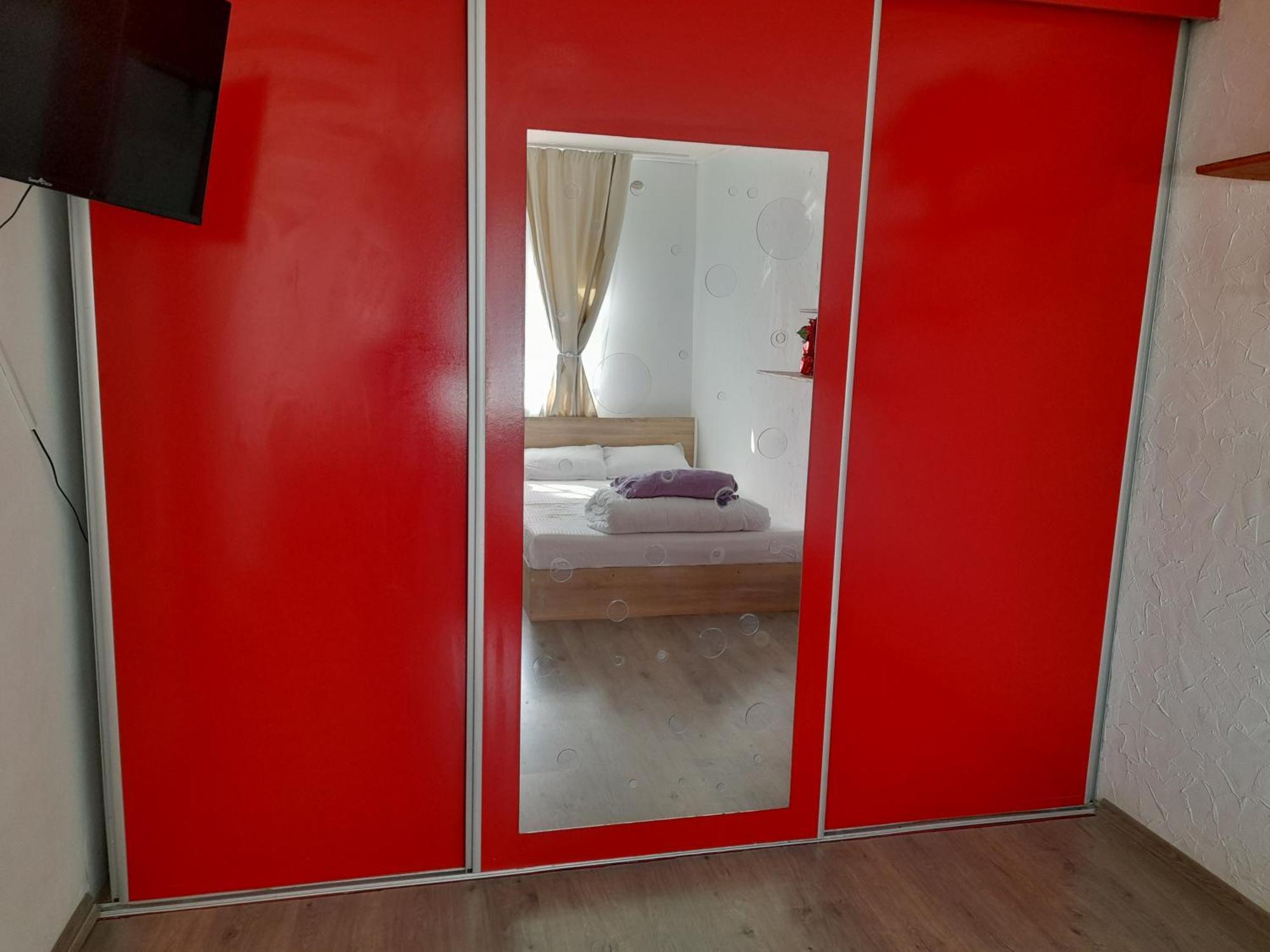 Garsoniera Sic Zona Terapia Zona Linistita La Casa Cu Parcare Cluj-Napoca Exterior foto