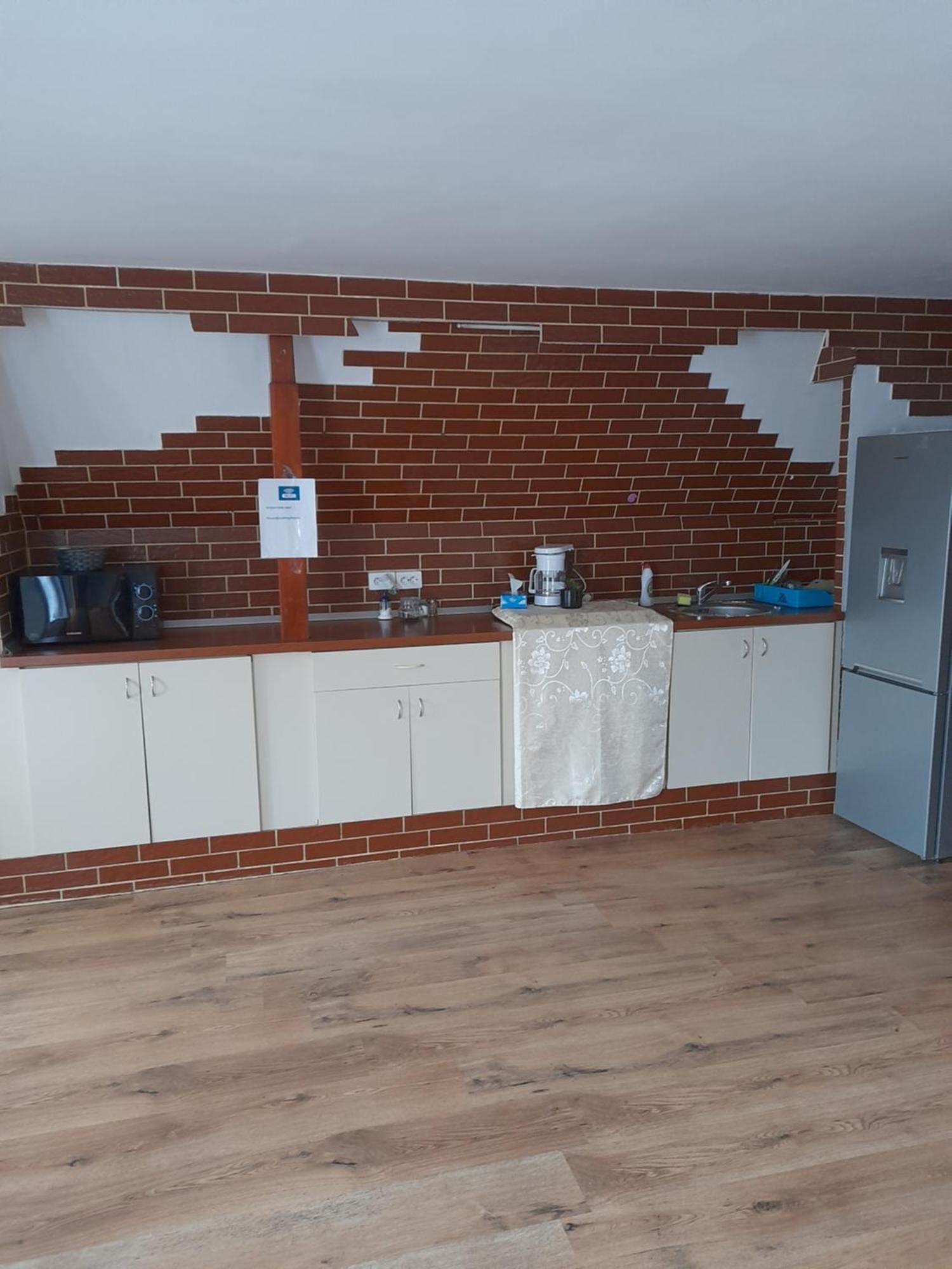 Garsoniera Sic Zona Terapia Zona Linistita La Casa Cu Parcare Cluj-Napoca Exterior foto